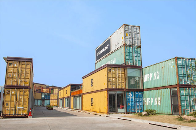 The Handmade World Tour travelling