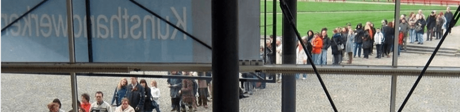 Warteschlange vor dem Kunsthandwerkermarkt Kassel