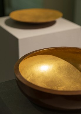 Galerie Biró_Rudolf Botte, 2 Schalen, Kupfer geschmiedet, Feuervergoldet