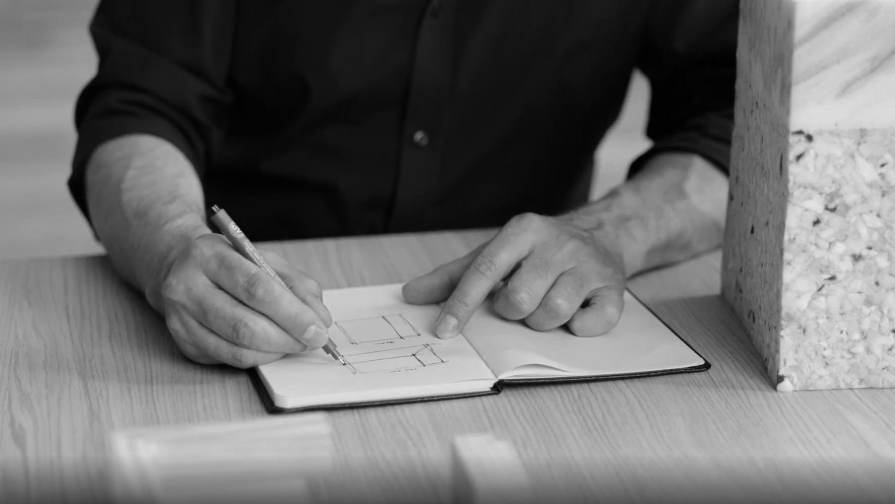 Hånd der skitserer (2)