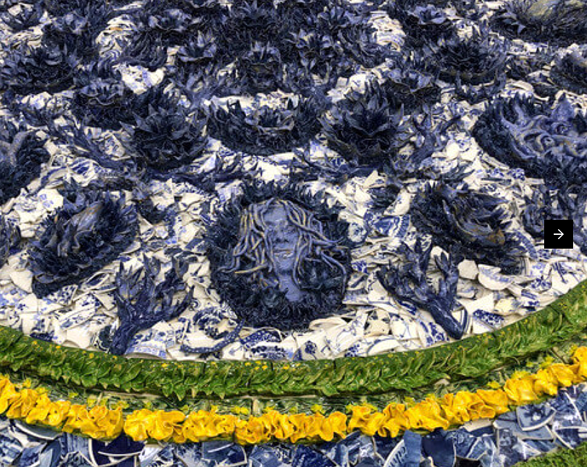 hoeing-Into-the-blue-detail