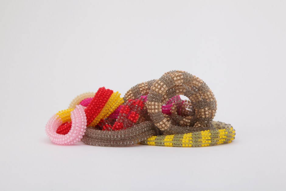 csm_Knitted_Jewelery_project_CECILE_FEILCHENFELDT_Foto_Aurelie_Cenno__2-min_a864f42ef1
