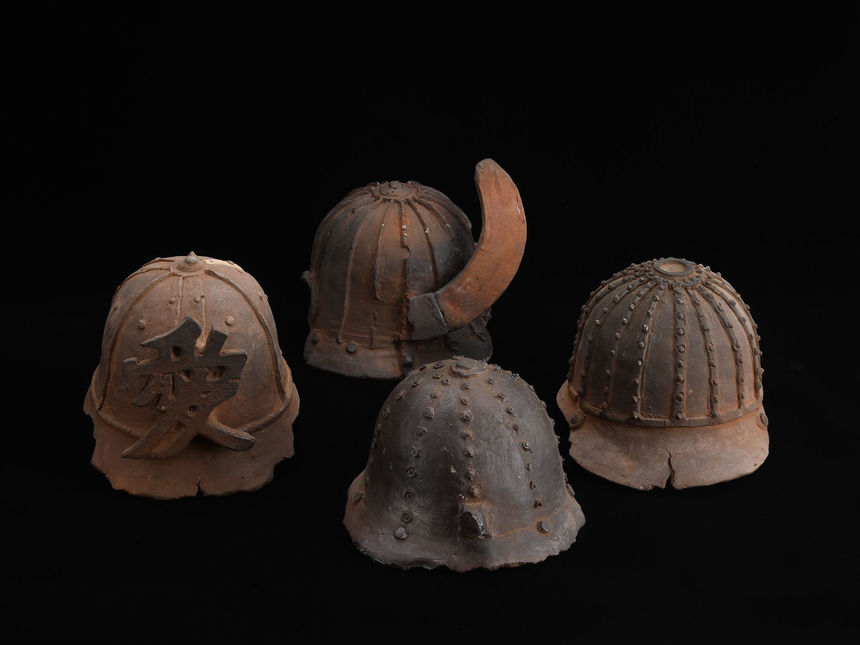 AikoWatanabe_Helmets_GMW_FotoYasuhiroOokawa_300dpiA5-2416x1811-860x645