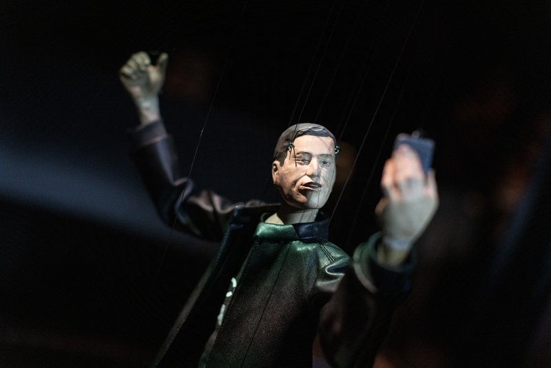 csm_Puppentheater_Elon-Musk-Puppe_Rimini_Protokoll_1805_6b6e44e8eb